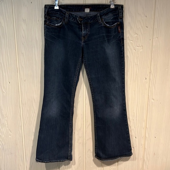 Silver Jeans Denim - Silver Boot Cut 5 pocket style Distressing size 34/35 JEANS